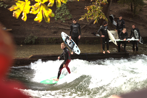 Eisbachsurfer (Foto von Roman) Eisbachsurfer