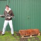 Michael trägt eine Waffe Michael trägt eine Waffe